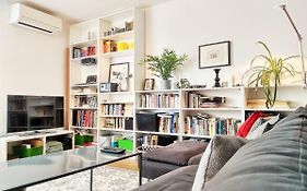 Poet'S Street Apartment